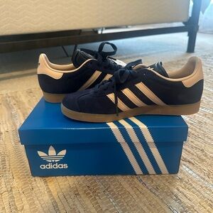 NWT Adidas Originals Gazelle "Indigo Navy/Wonder Taupe/Gum"